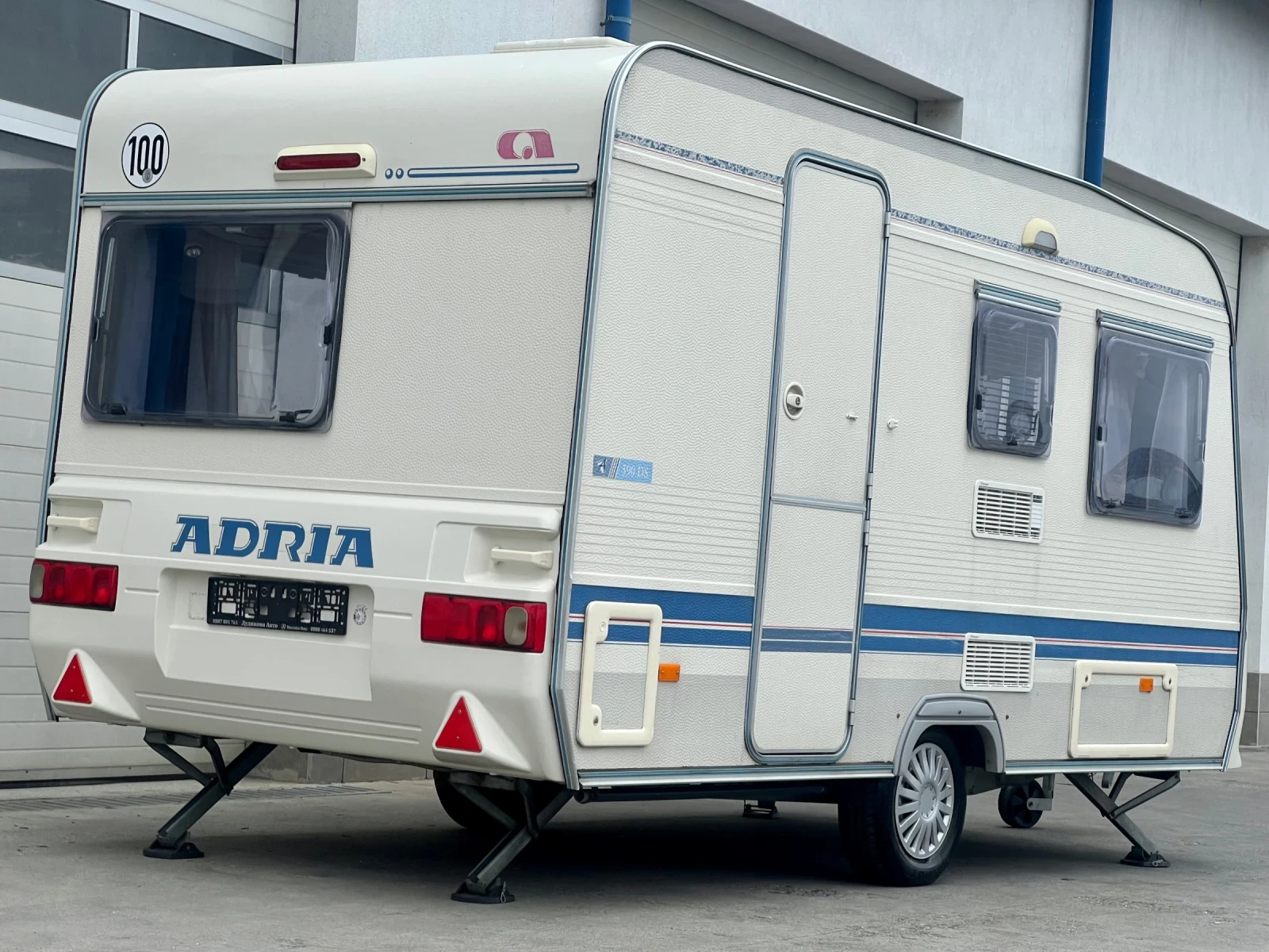 Каравана Adria 390 DS / Като нова! , снимка 5 - Каравани и кемпери - 53969772