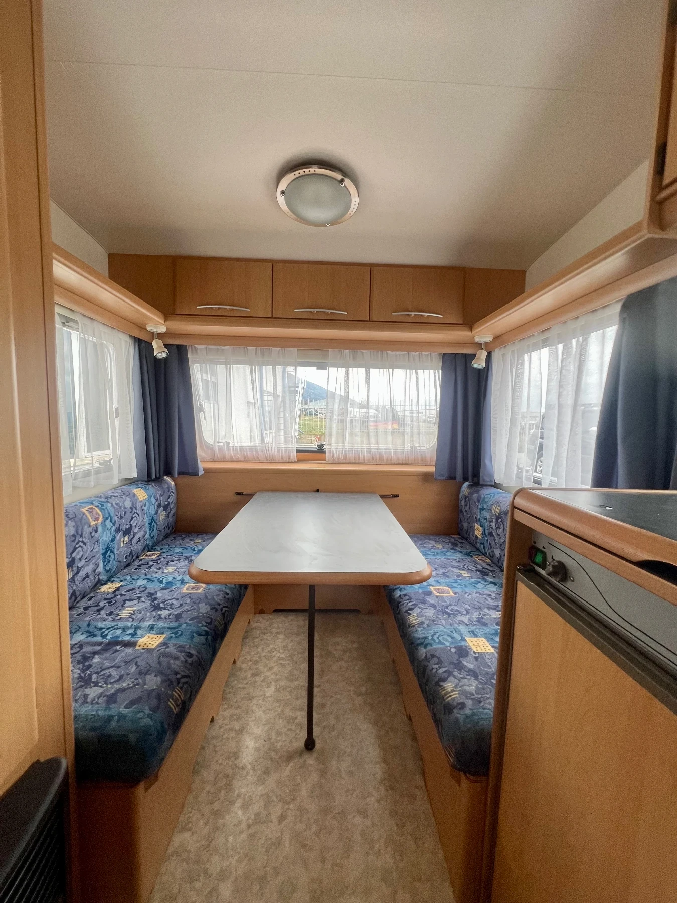 Каравана Adria 390 DS / Като нова! , снимка 12 - Каравани и кемпери - 53969772