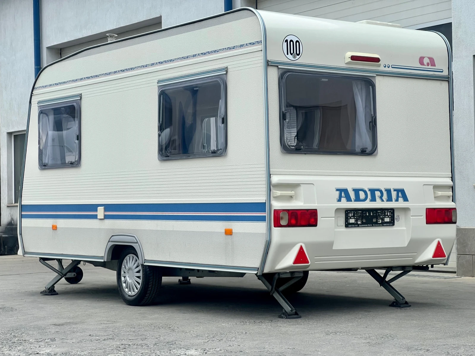 Каравана Adria 390 DS / Като нова! , снимка 4 - Каравани и кемпери - 53969772