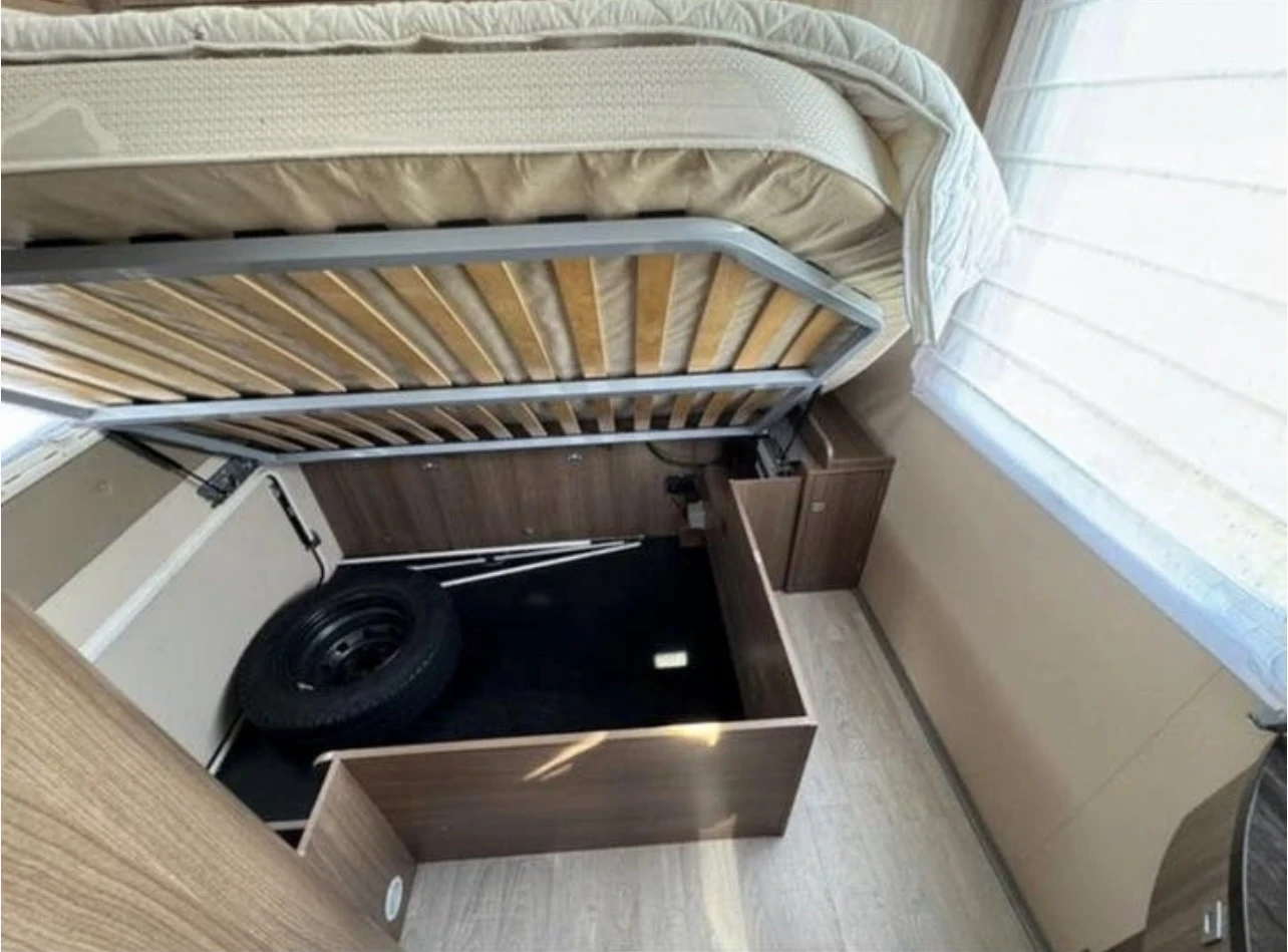 Кемпер Fiat CHAUSSON SWET COSY, снимка 15 - Каравани и кемпери - 55788650