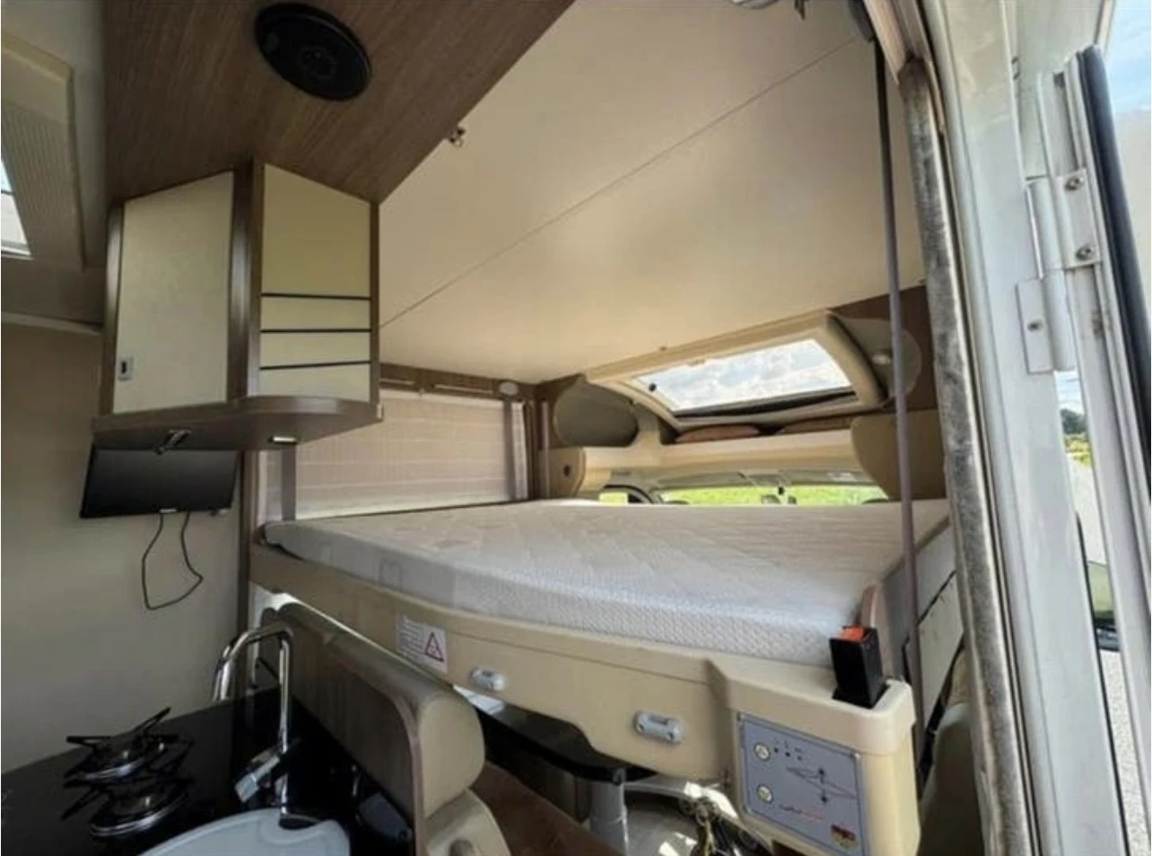 Кемпер Fiat CHAUSSON SWET COSY, снимка 13 - Каравани и кемпери - 55788650