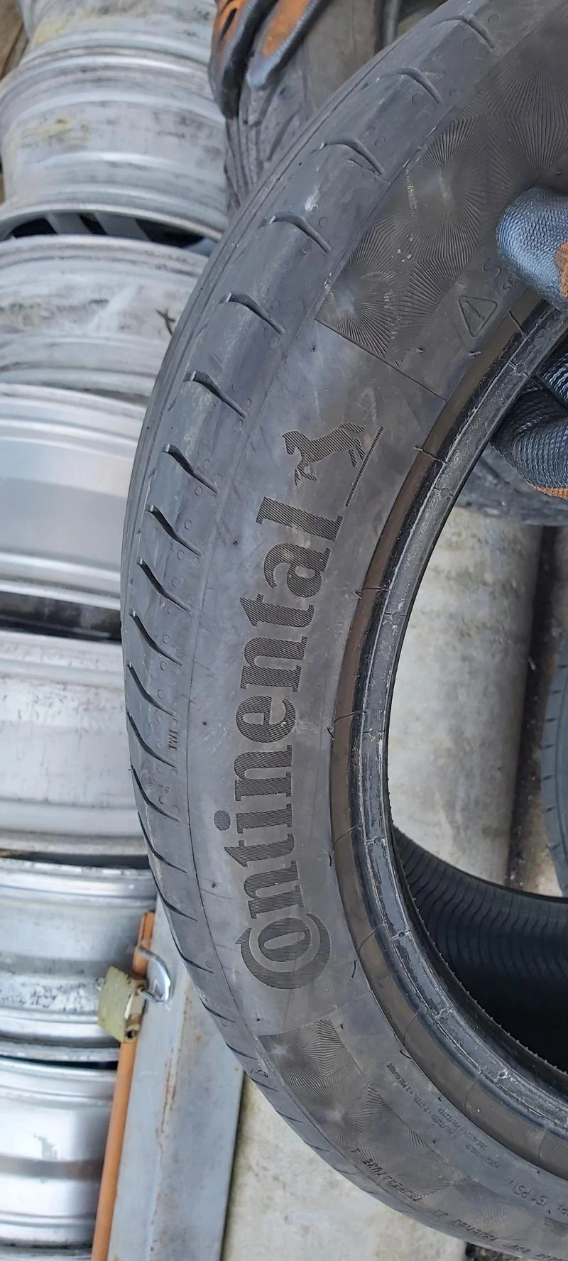 Гуми Летни 225/40R18, снимка 4 - Гуми и джанти - 33538507