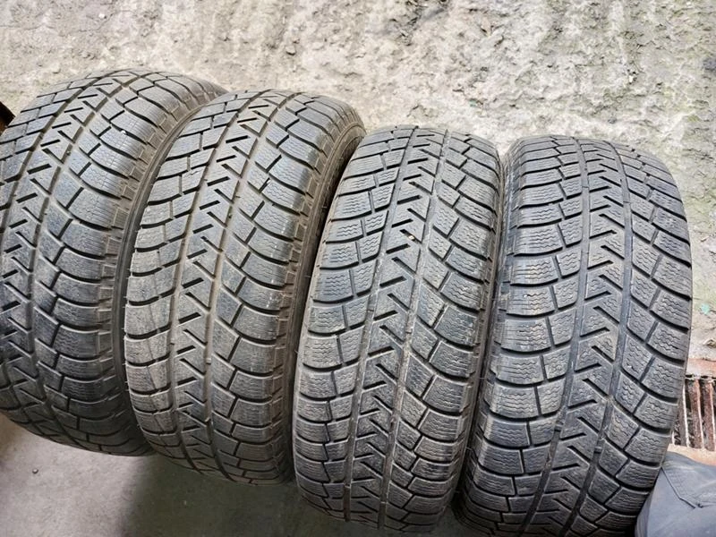 Гуми Зимни 235/60R16, снимка 2 - Гуми и джанти - 36274512