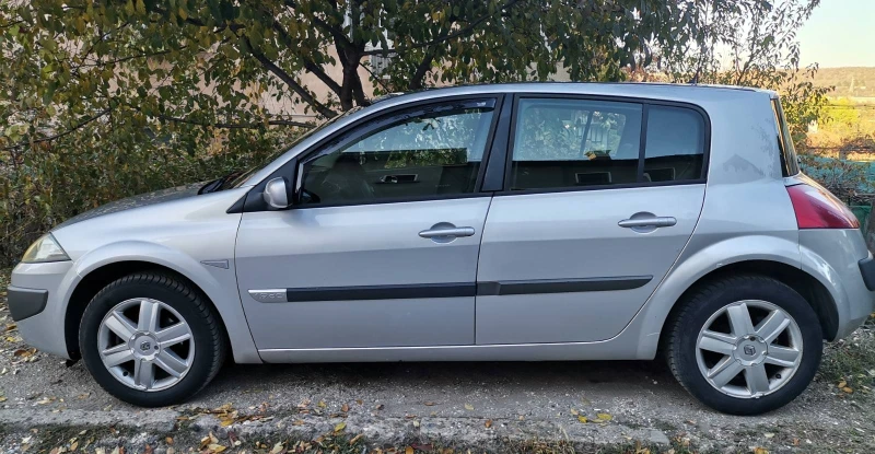 Renault Megane 2, снимка 2 - Автомобили и джипове - 48308761