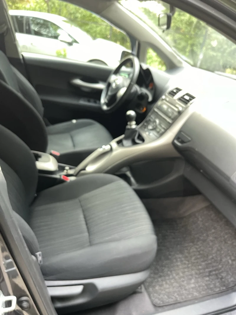 Toyota Auris, снимка 8 - Автомобили и джипове - 47609217