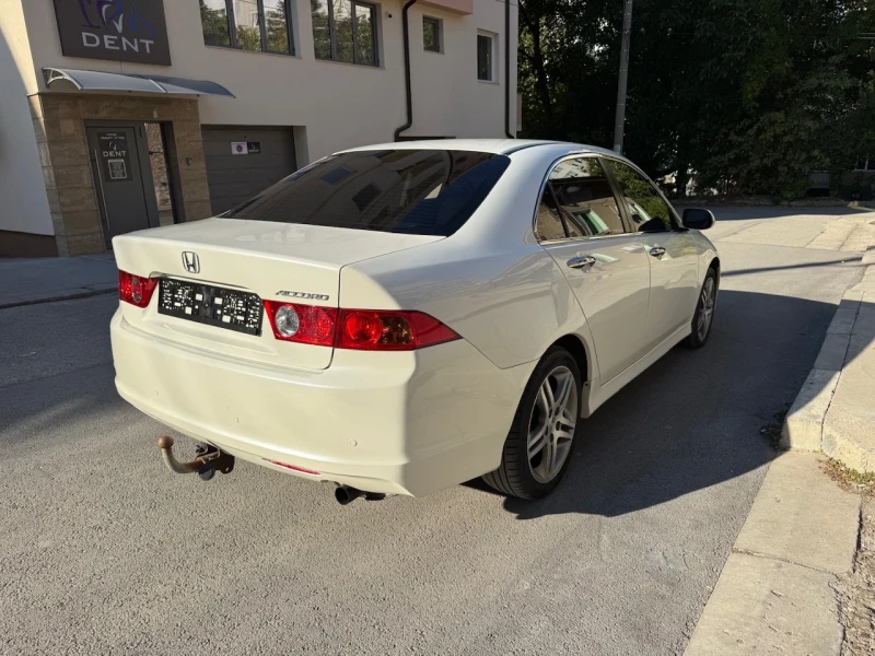 Honda Accord 2.0i Facelift/Перла, снимка 5 - Автомобили и джипове - 47616902