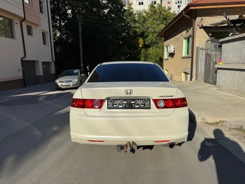 Honda Accord 2.0i Facelift/Перла, снимка 4 - Автомобили и джипове - 47616902