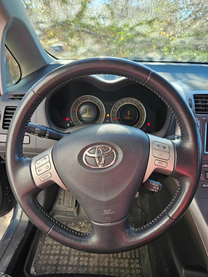 Toyota Auris, снимка 15 - Автомобили и джипове - 47628365