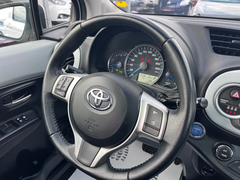 Toyota Yaris 1.5i Hybrid / Style Executive , снимка 9 - Автомобили и джипове - 48788366