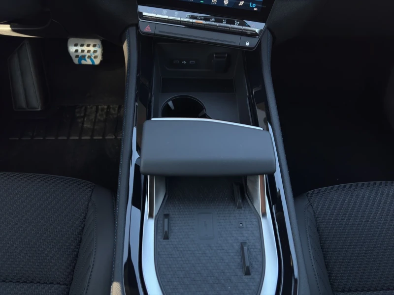 Renault Austral * DISTR* PANO* H&K* MEMORY* 360CAM* LED* CARPLAY* , снимка 11 - Автомобили и джипове - 50780638