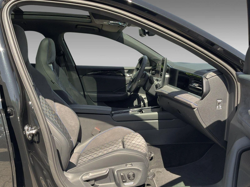 VW Passat 2.0TDI 4MOTION R-LINE HARMAN KARDON PANO HEAD UP , снимка 11 - Автомобили и джипове - 51508738