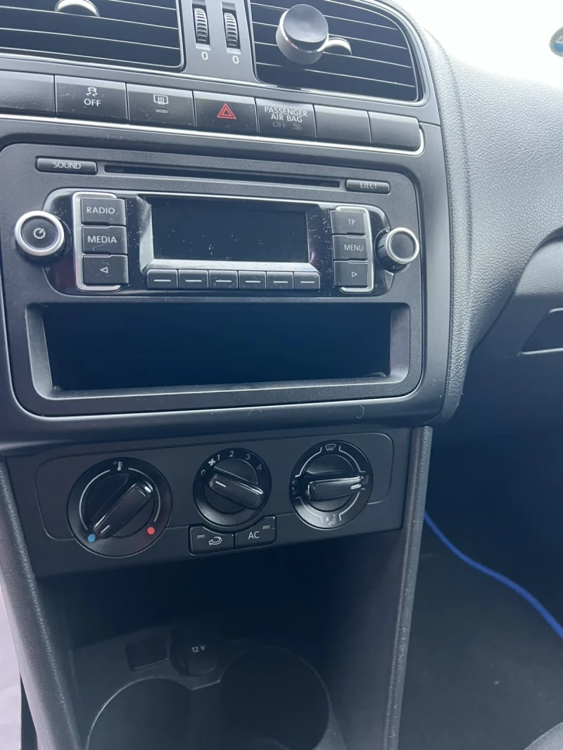 VW Polo 1.2i 70кс., снимка 8 - Автомобили и джипове - 52685926