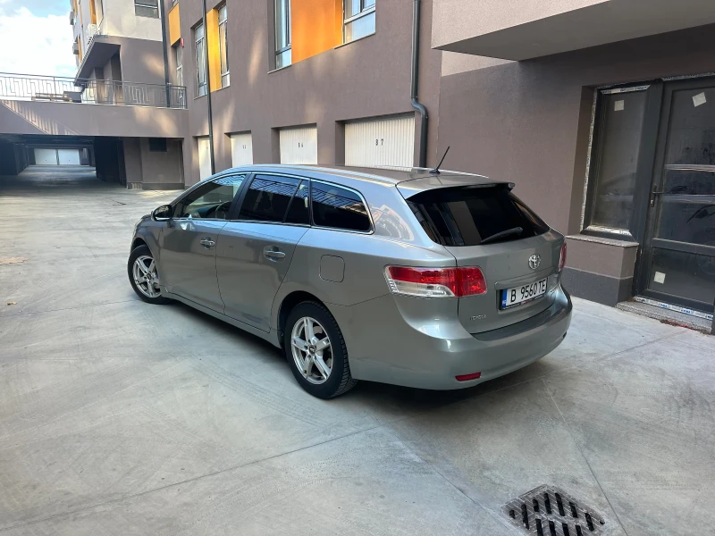 Toyota Avensis 1.8i, снимка 4 - Автомобили и джипове - 52813665