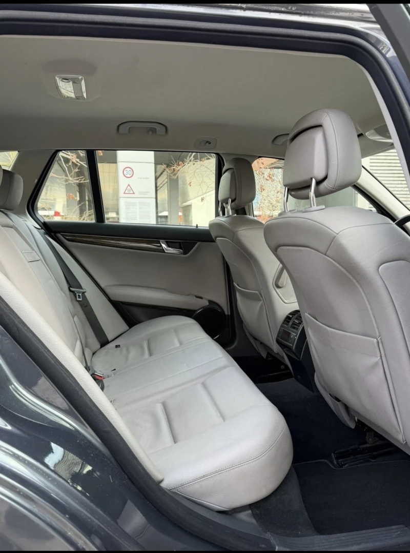 Mercedes-Benz C 220, снимка 8 - Автомобили и джипове - 53044736