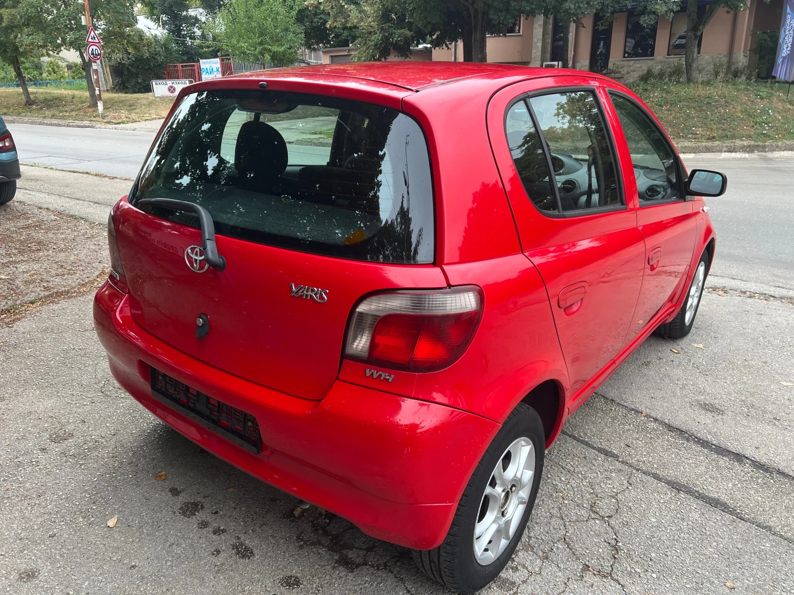 Toyota Yaris 1.0 - изображение 7