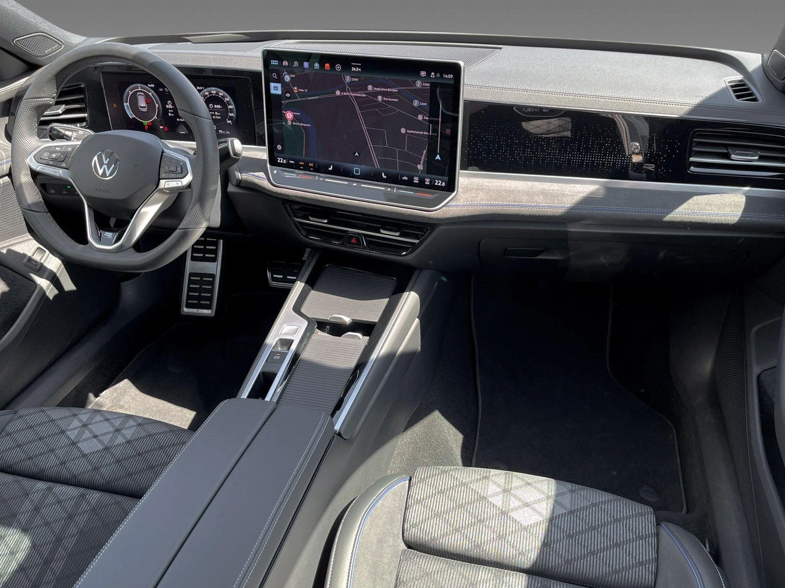 VW Passat 2.0TDI 4MOTION R-LINE HARMAN KARDON PANO HEAD UP  - изображение 10