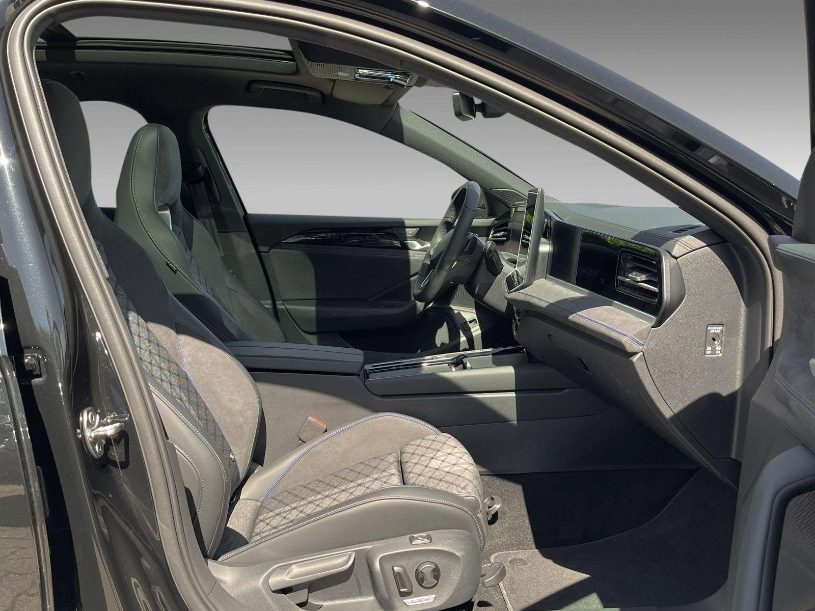 VW Passat 2.0TDI 4MOTION R-LINE HARMAN KARDON PANO HEAD UP  | Mobile.bg � ����������� 11