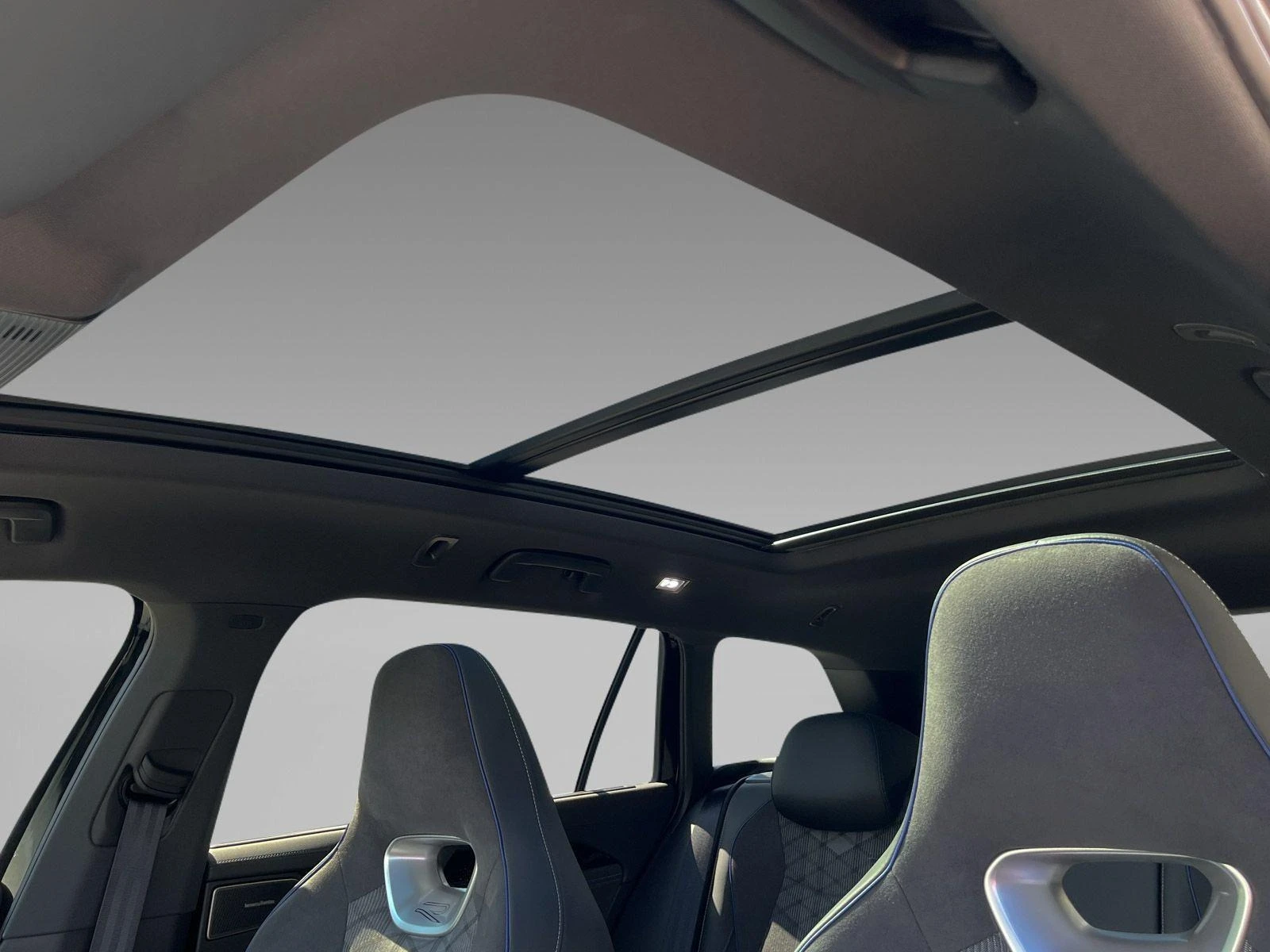 VW Passat 2.0TDI 4MOTION R-LINE HARMAN KARDON PANO HEAD UP  - изображение 7
