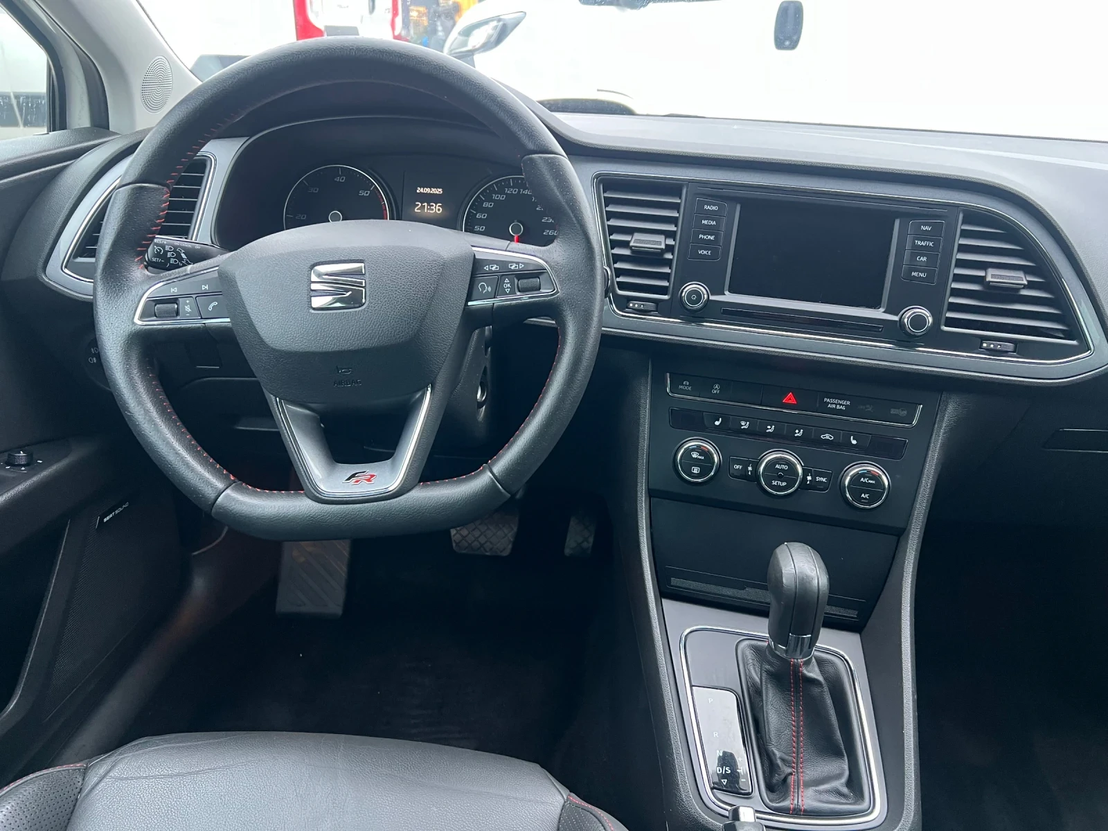 Seat Leon 2.0tdi-150k.s-avtomatik - изображение 9