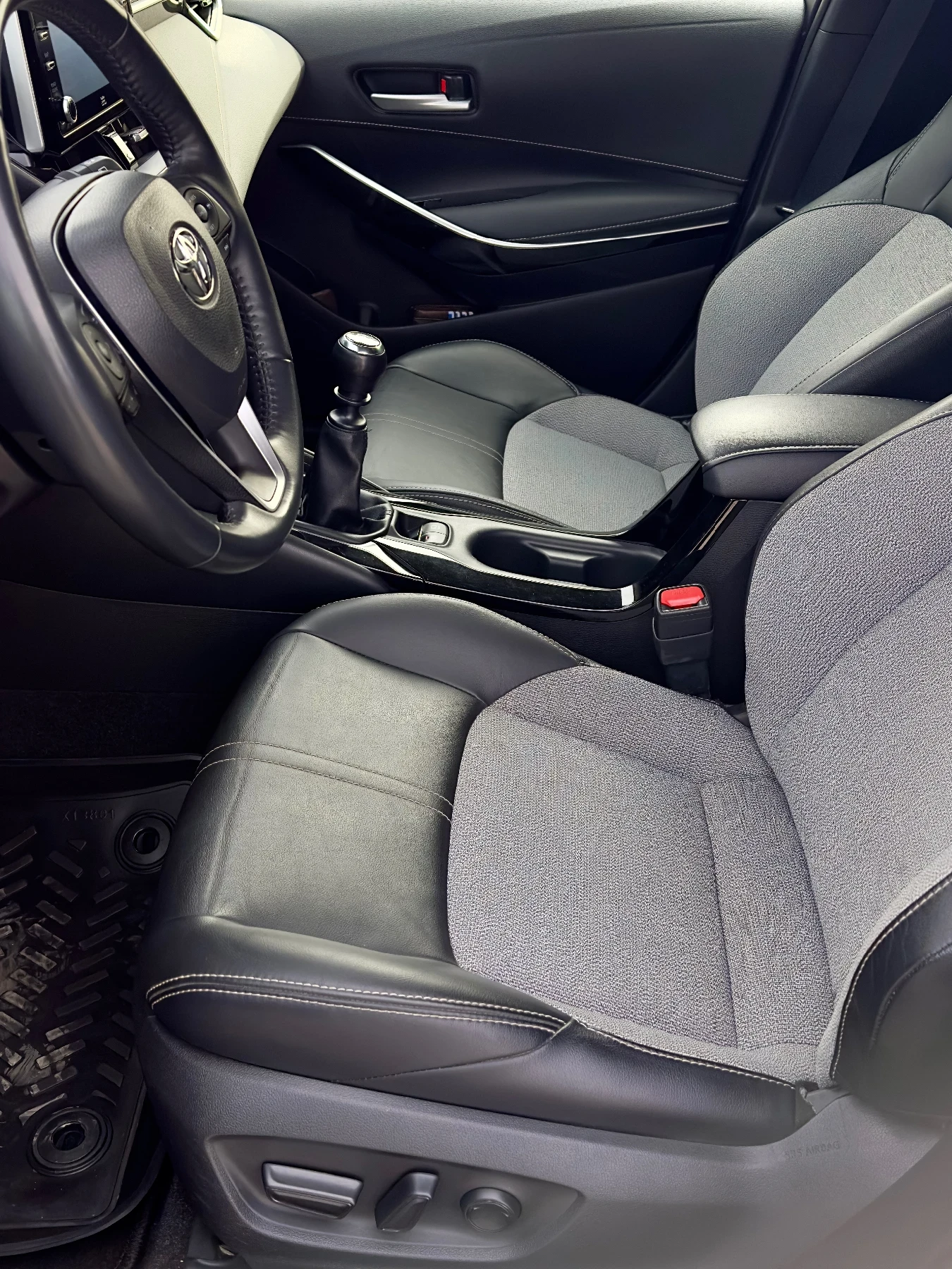 Toyota Corolla 2.0 XSE Ръчни скорости, снимка 11 - Автомобили и джипове - 52481400