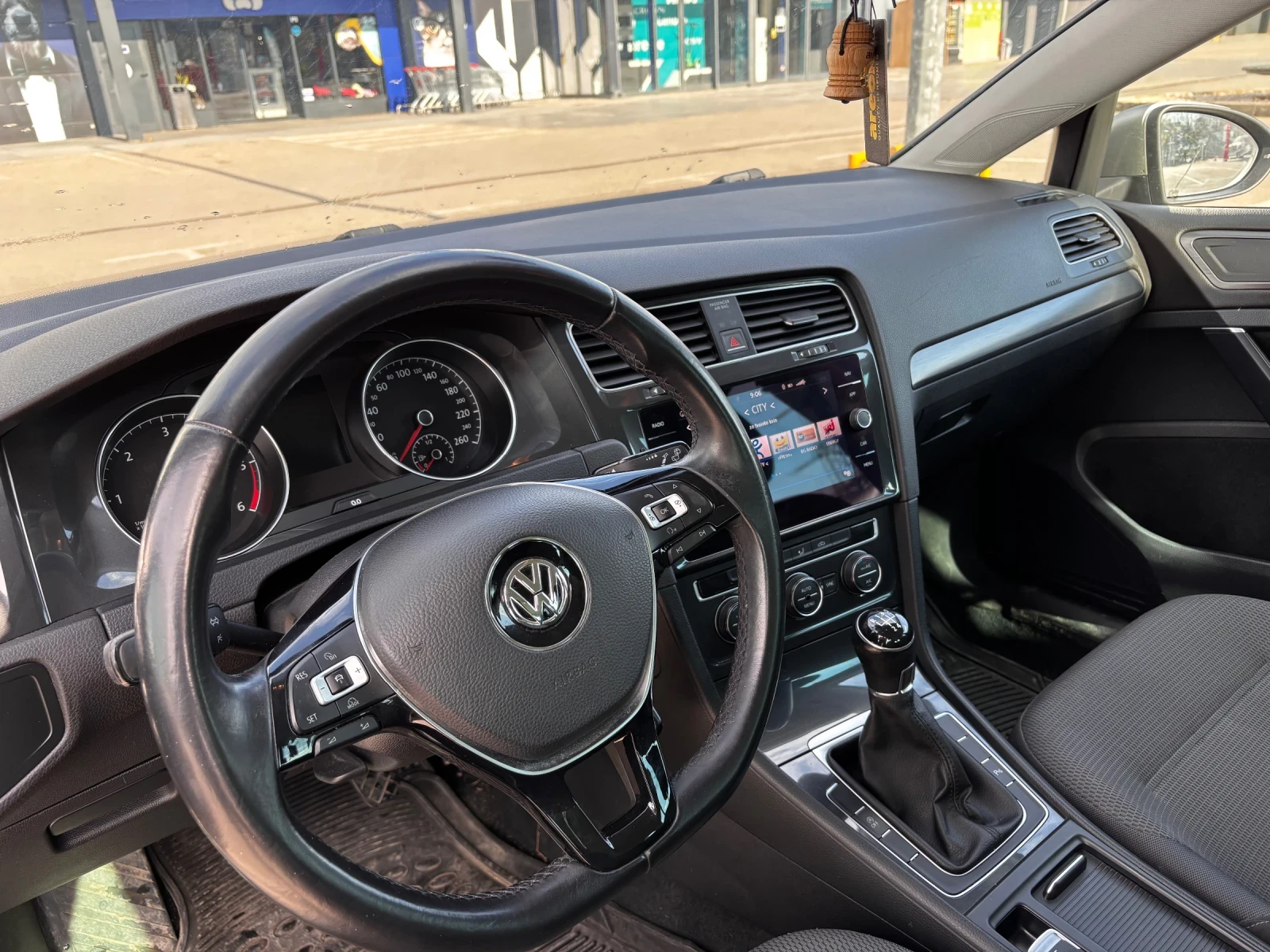VW Golf  7.5 1.6 TDI, снимка 11 - Автомобили и джипове - 53959777