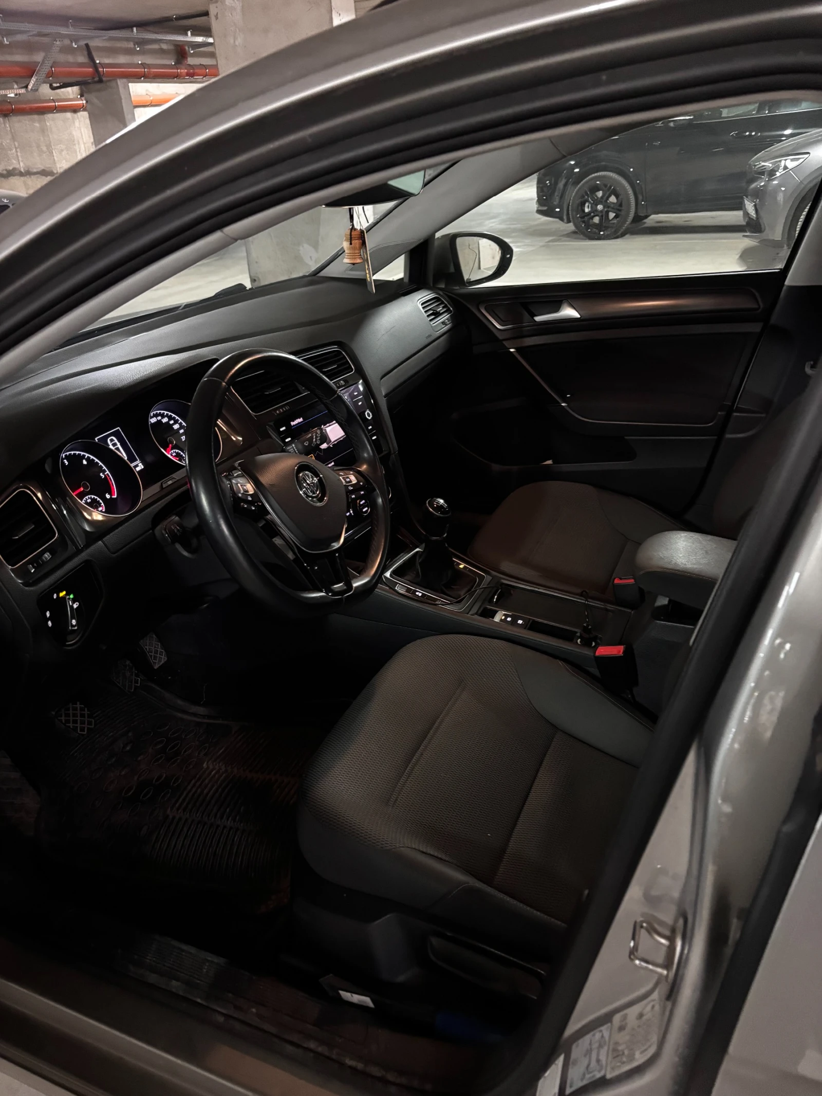 VW Golf 1.6 TDI, снимка 9 - Автомобили и джипове - 53959777