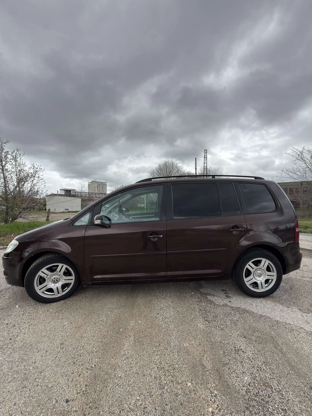 VW Touran, снимка 11 - Автомобили и джипове - 54148176