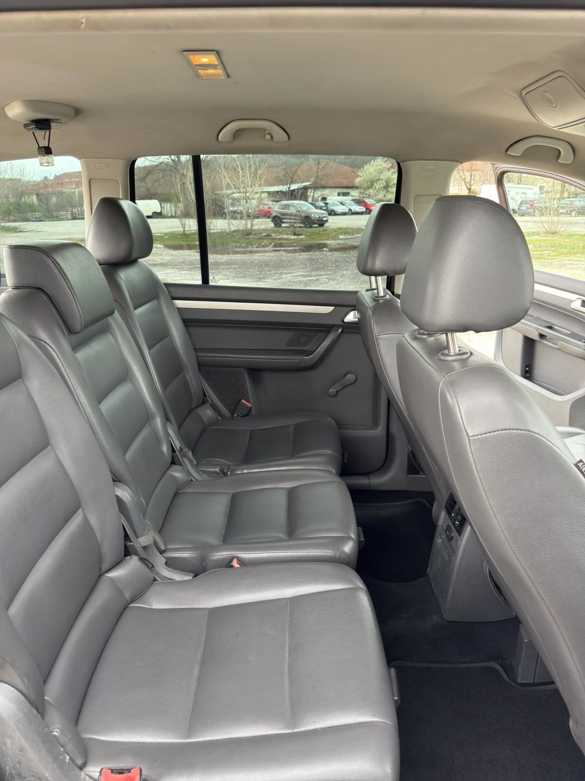 VW Touran, снимка 9 - Автомобили и джипове - 54148176