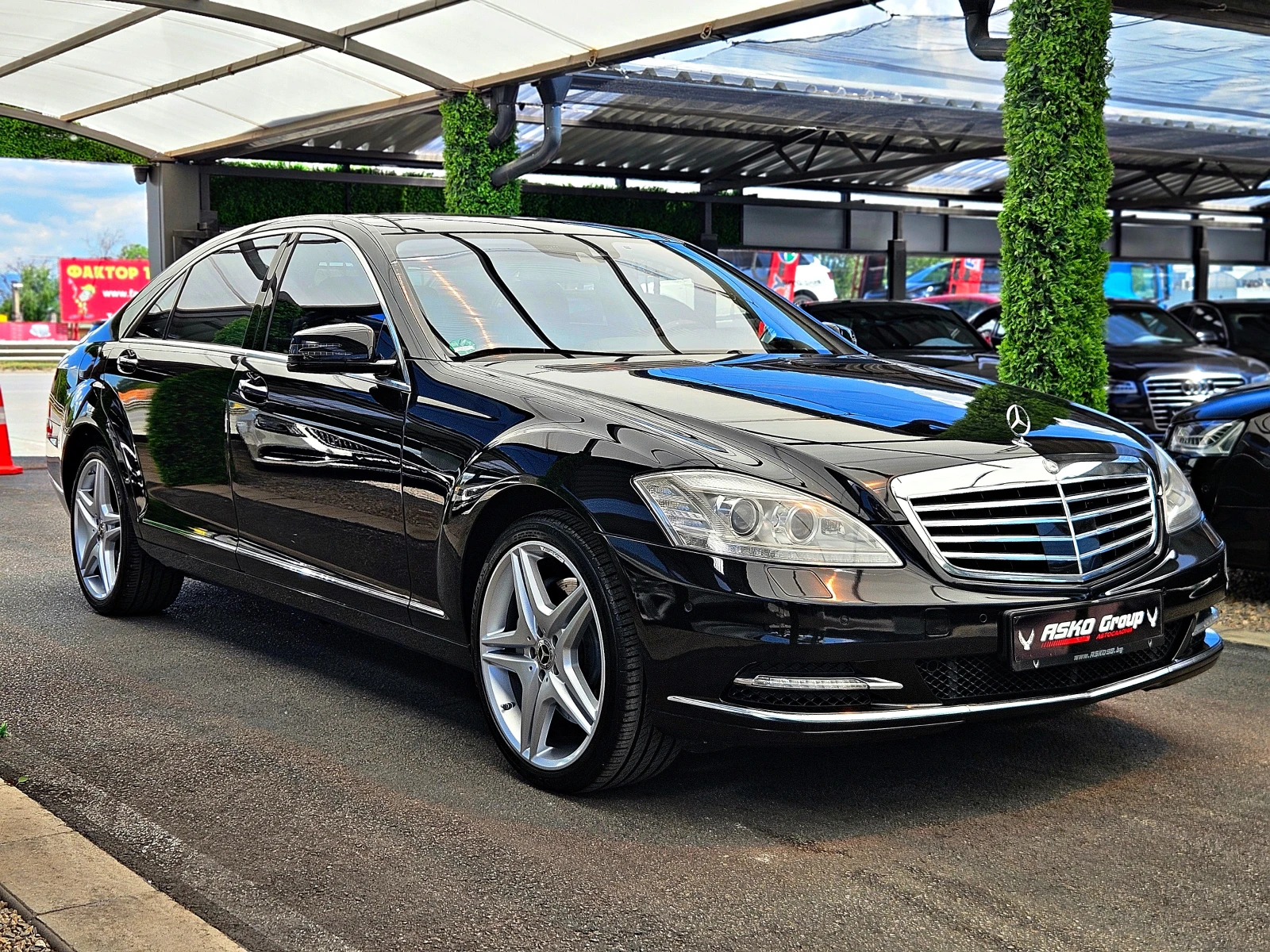 Mercedes-Benz S 500 L/AMG/4M/TVx3/DISTR/PANO/ВАКУУМ/ОБДУХ/МАСАЖ/LIZING, снимка 3 - Автомобили и джипове - 54719213