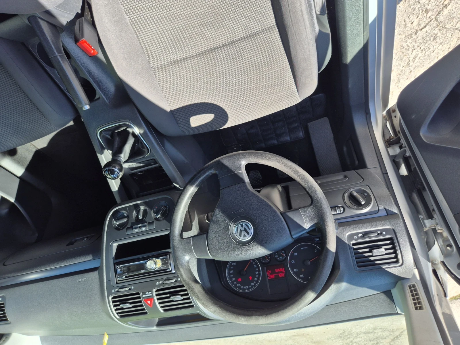 VW Jetta, снимка 8 - Автомобили и джипове - 54715159