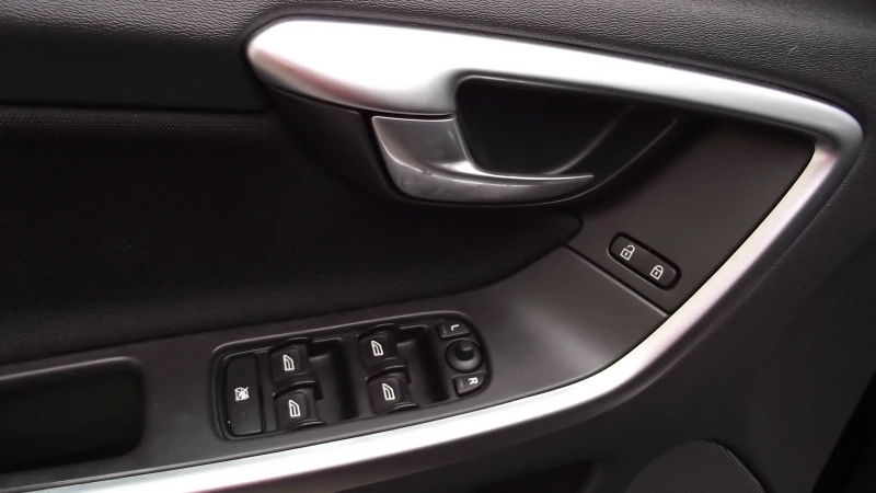 Volvo XC60 2.4.d.AWD.NAVI.AVTOMAT., снимка 11 - Автомобили и джипове - 51940279
