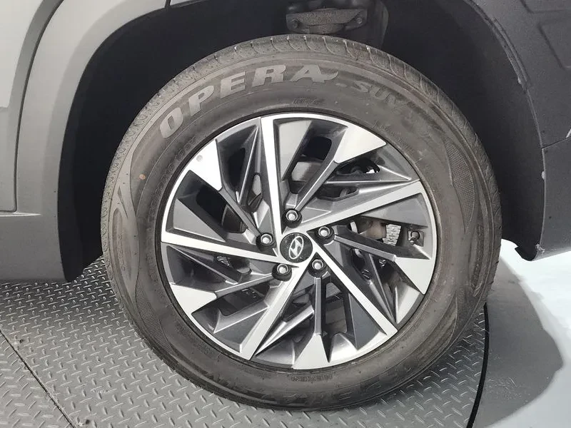 Hyundai Tucson Diesel 2.0 2Wd Premium, снимка 5 - Автомобили и джипове - 55616172