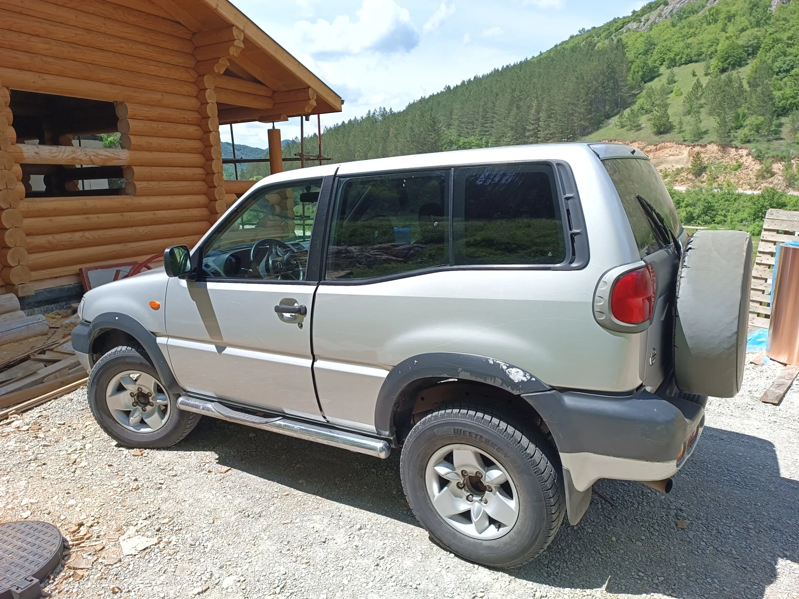 Nissan Terrano  - изображение 9