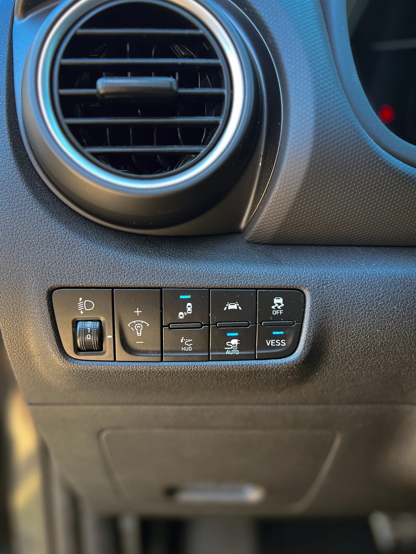 Hyundai Kona PREMIUM 64KWh/HEADUP/DISSTR/BLUELINK/SOH96.6% | Mobile.bg   12