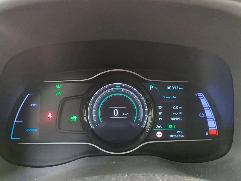 Hyundai Kona PREMIUM 64KWh/HEADUP/DISSTR/BLUELINK/ТЕРМОПОМПА - изображение 8