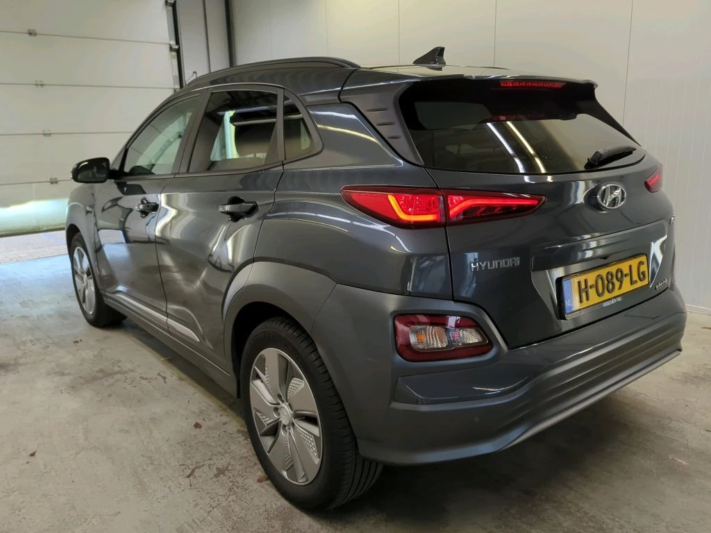Hyundai Kona PREMIUM 64KWh/HEADUP/DISSTR/BLUELINK/ТЕРМОПОМПА - изображение 3