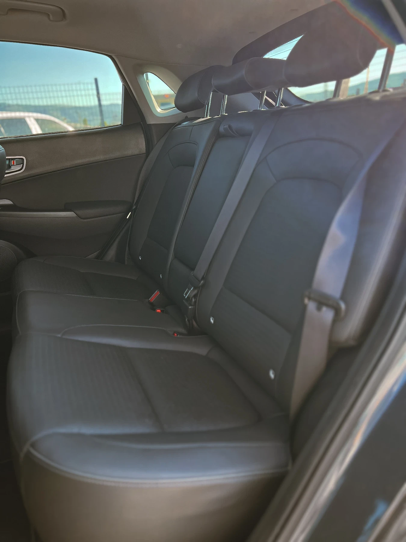 Hyundai Kona PREMIUM 64KWh/HEADUP/DISSTR/BLUELINK/ТЕРМОПОМПА - изображение 9