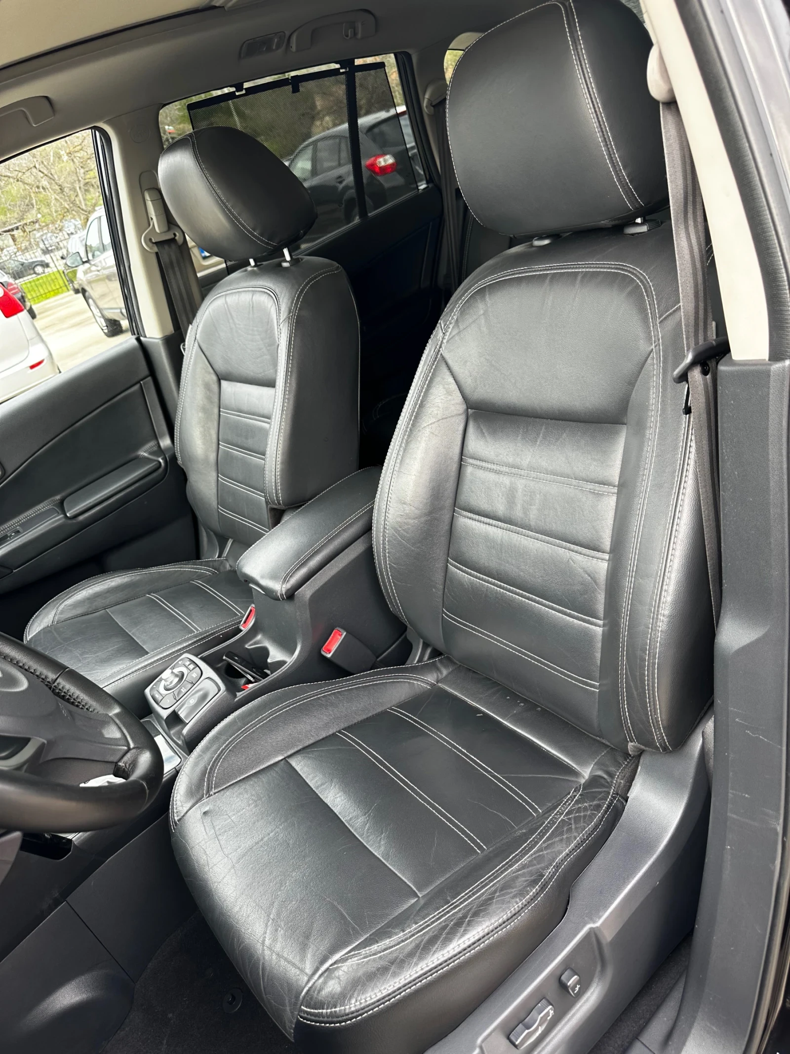 Renault Koleos * 2.0* 4x4* АВТОМАТ* КОЖА* КЕЙЛЕС* БОСЕ* ПАНОРАМА, снимка 8 - Автомобили и джипове - 54128965