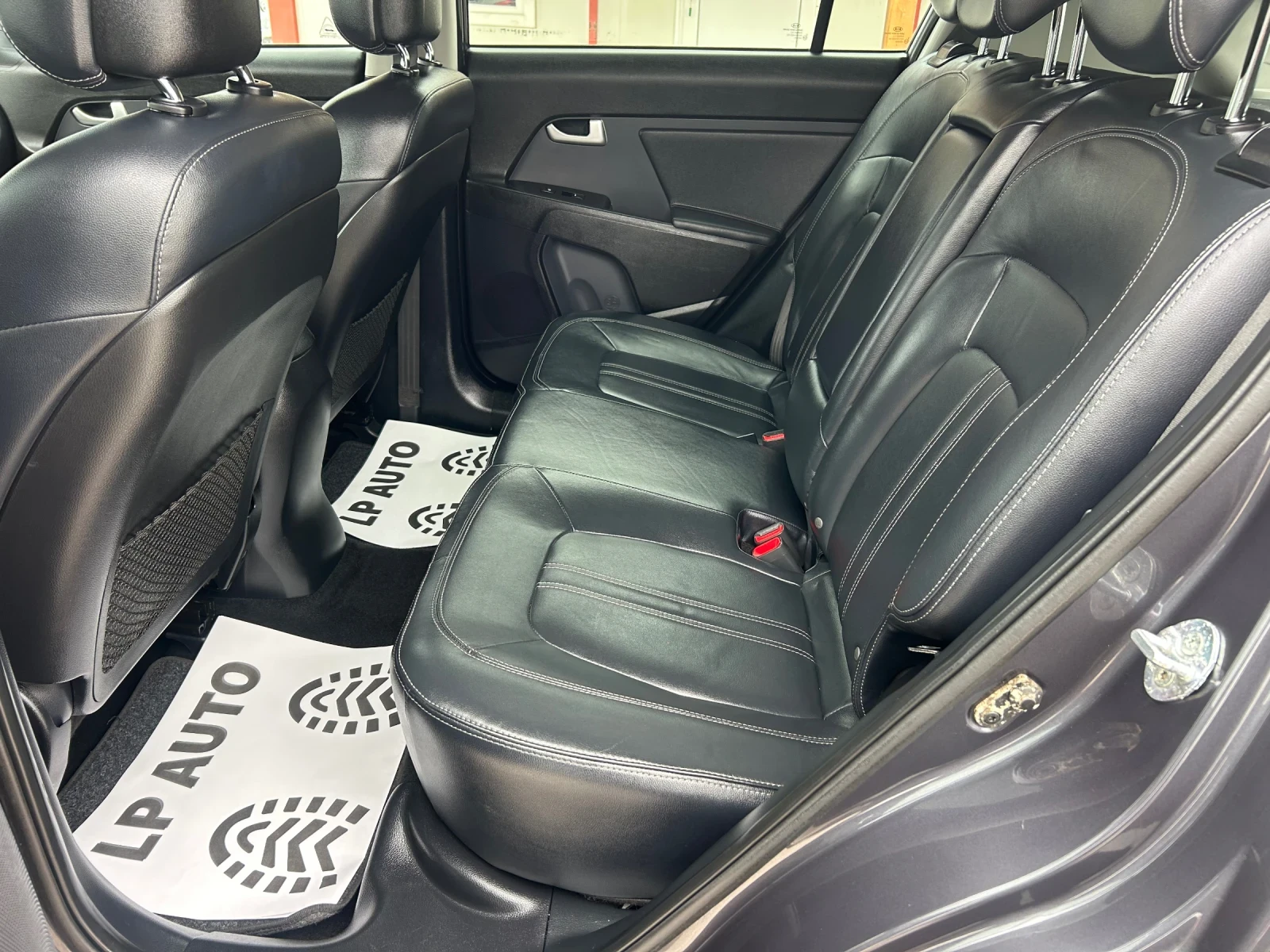 Kia Sportage * 1.7* CRDI* НАВИГАЦИЯ* КОЖА* КАМЕРА* , снимка 10 - Автомобили и джипове - 54216210