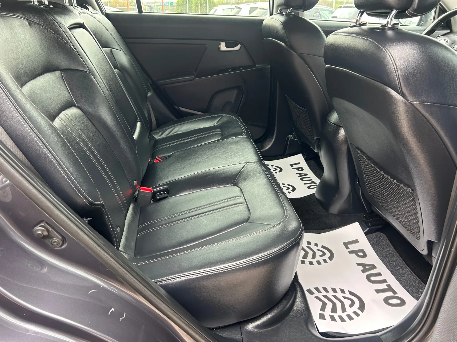 Kia Sportage * 1.7* CRDI* НАВИГАЦИЯ* КОЖА* КАМЕРА* , снимка 9 - Автомобили и джипове - 54216210