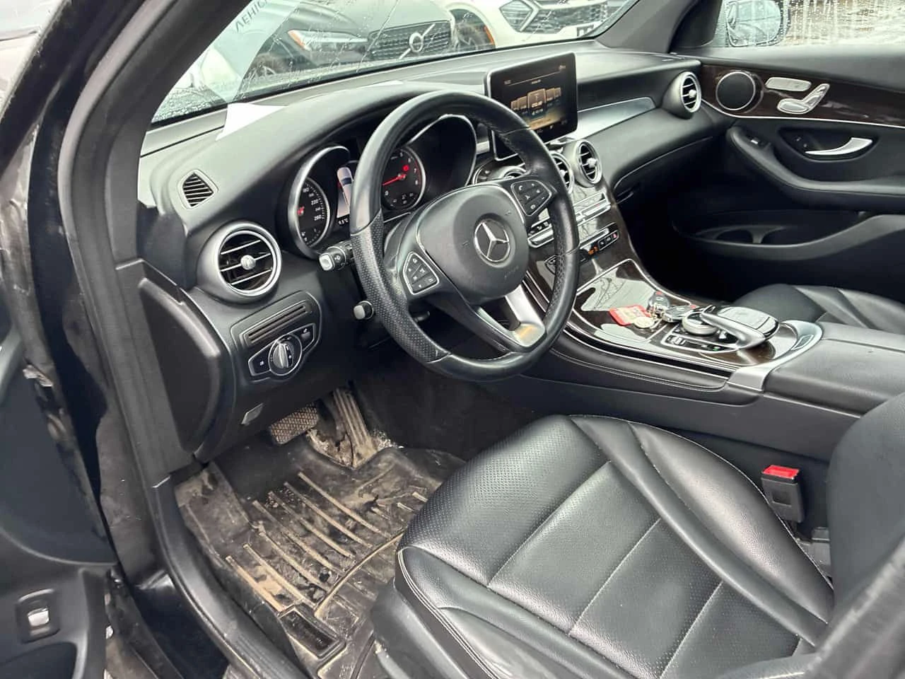 Mercedes-Benz GLC 300 ПАНОРАМА/ПОДГРЕВИ/ВТОРИ ГУМИ И ДЖАНТИ, снимка 7 - Автомобили и джипове - 54223850