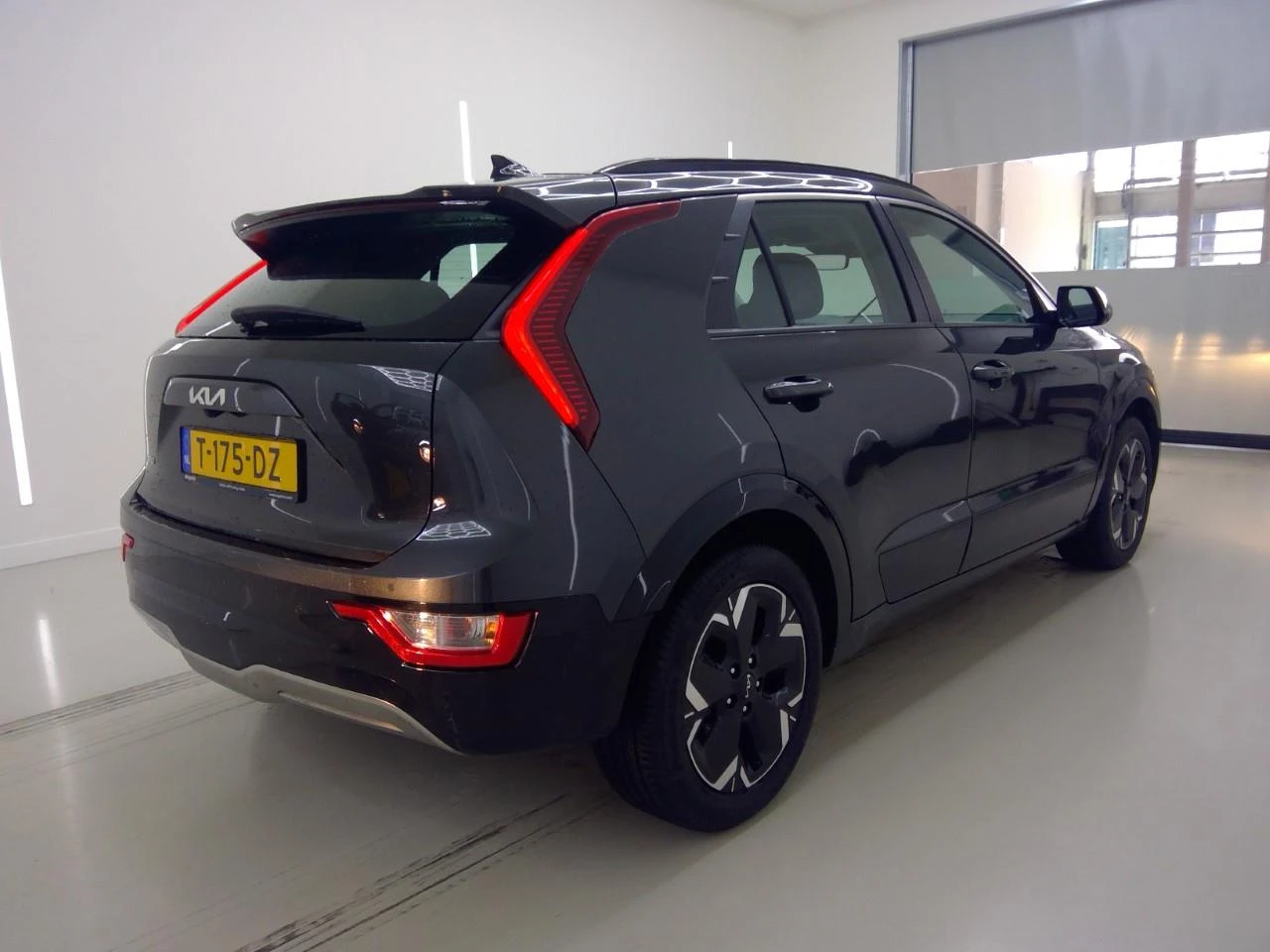Kia Niro 65 kWh Европейска DynamicLine, снимка 6 - Автомобили и джипове - 54640955
