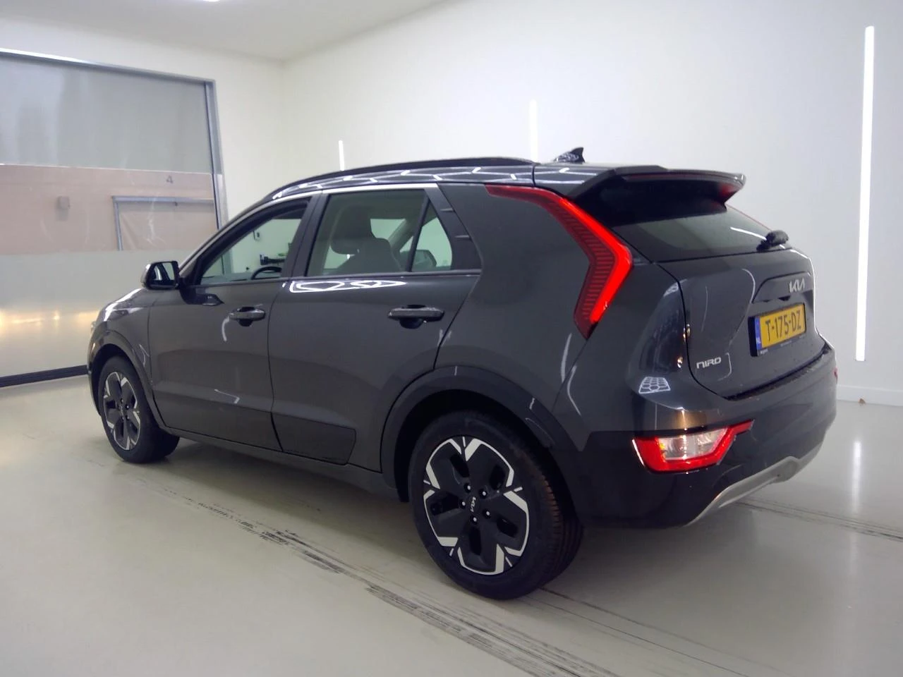 Kia Niro 65 kWh Европейска DynamicLine, снимка 5 - Автомобили и джипове - 54640955
