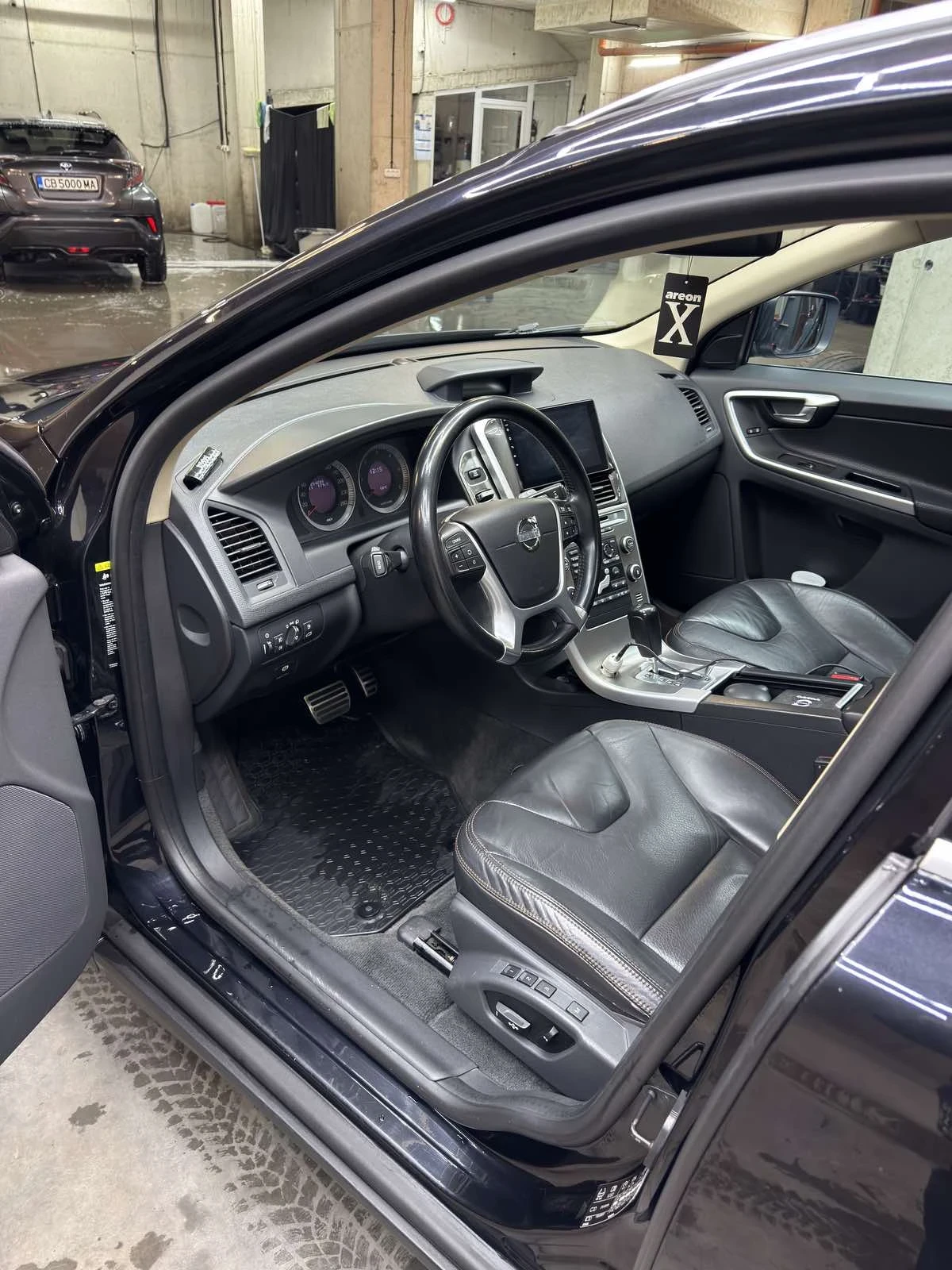 Volvo XC60 2.4 D5, снимка 3 - Автомобили и джипове - 55077101