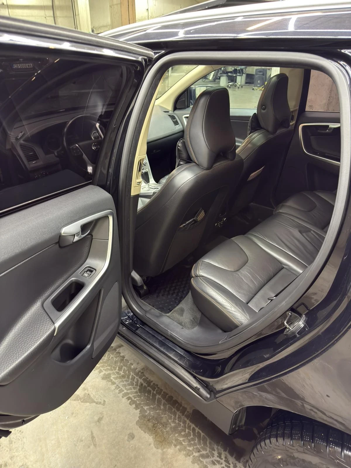 Volvo XC60 2.4 D5, снимка 5 - Автомобили и джипове - 55077101