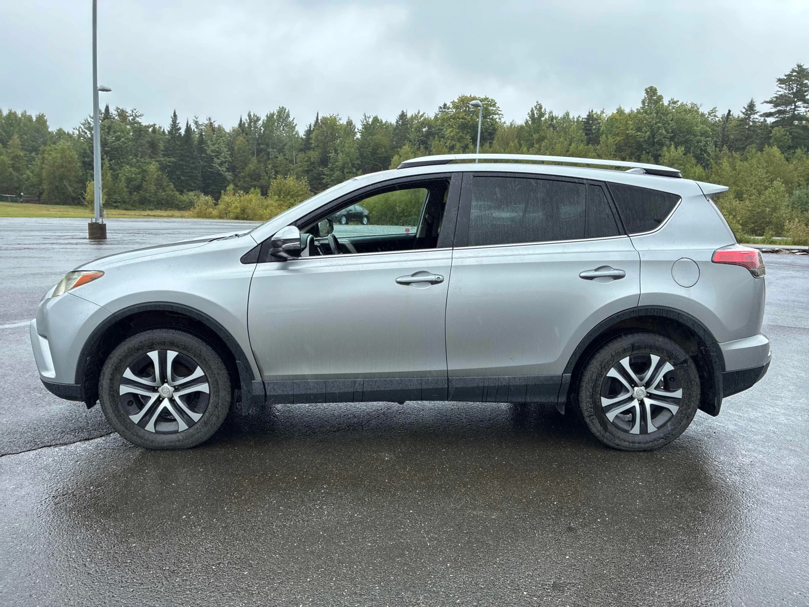 Toyota Rav4 * LE AWD * ГЛАВНО ПРЕДСТАВИТЕЛСТВО НА TOYOTA* , снимка 3 - Автомобили и джипове - 55989659