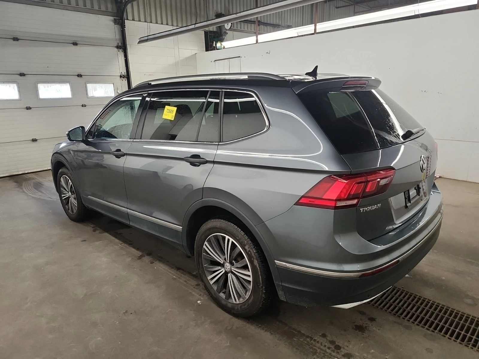 VW Tiguan Highline/CARFAX/Подгрев/Панорама/ФИНАНСИРАНЕ, снимка 5 - Автомобили и джипове - 56075897
