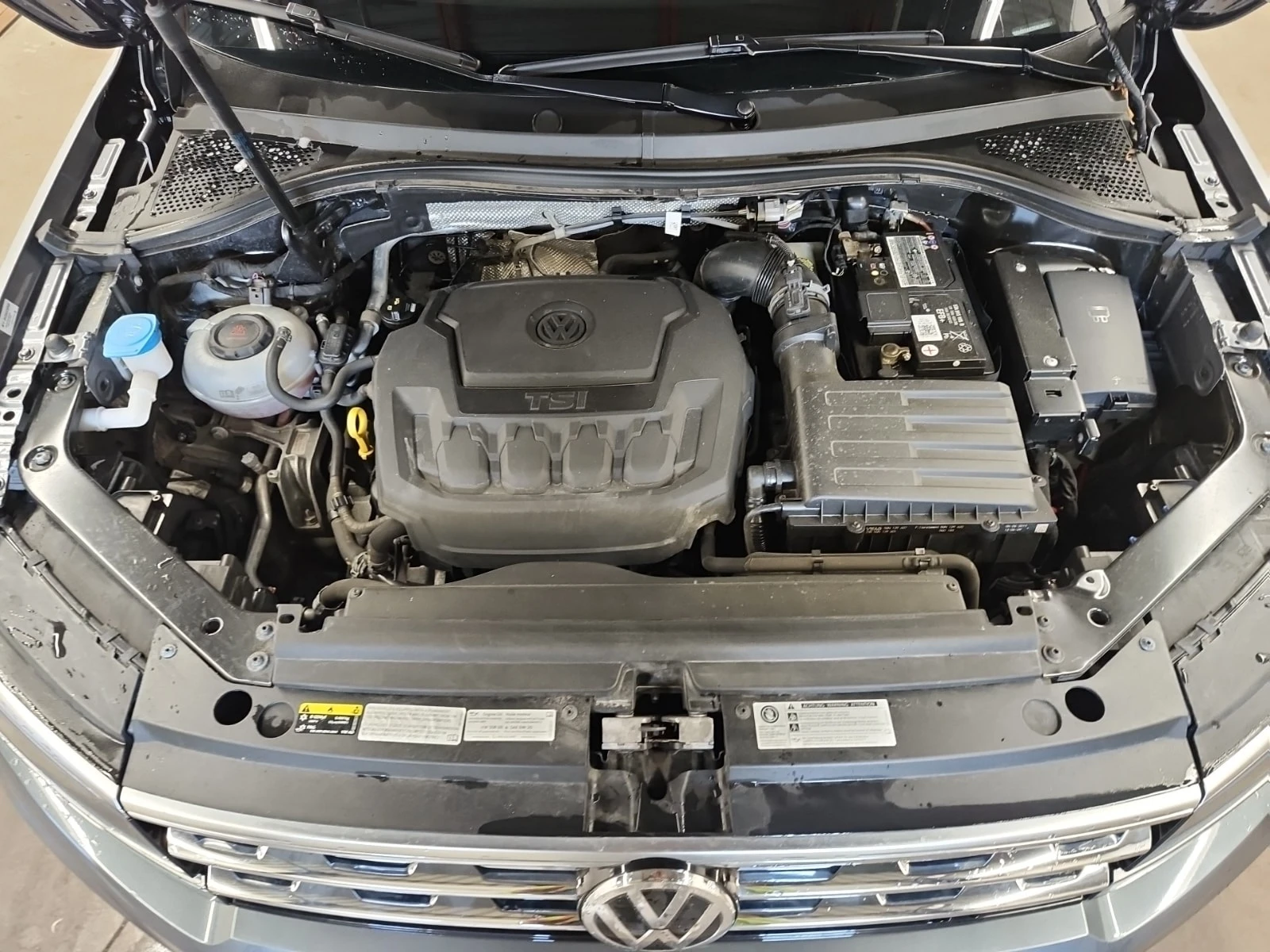 VW Tiguan Highline/CARFAX/Подгрев/Панорама/ФИНАНСИРАНЕ, снимка 17 - Автомобили и джипове - 56075897