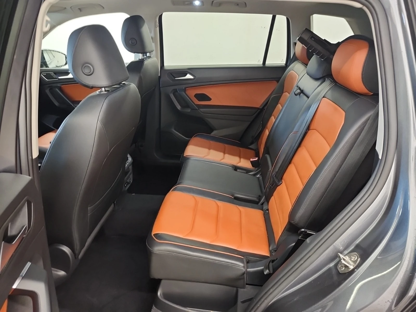 VW Tiguan Highline/CARFAX/Подгрев/Панорама/ФИНАНСИРАНЕ, снимка 7 - Автомобили и джипове - 56075897