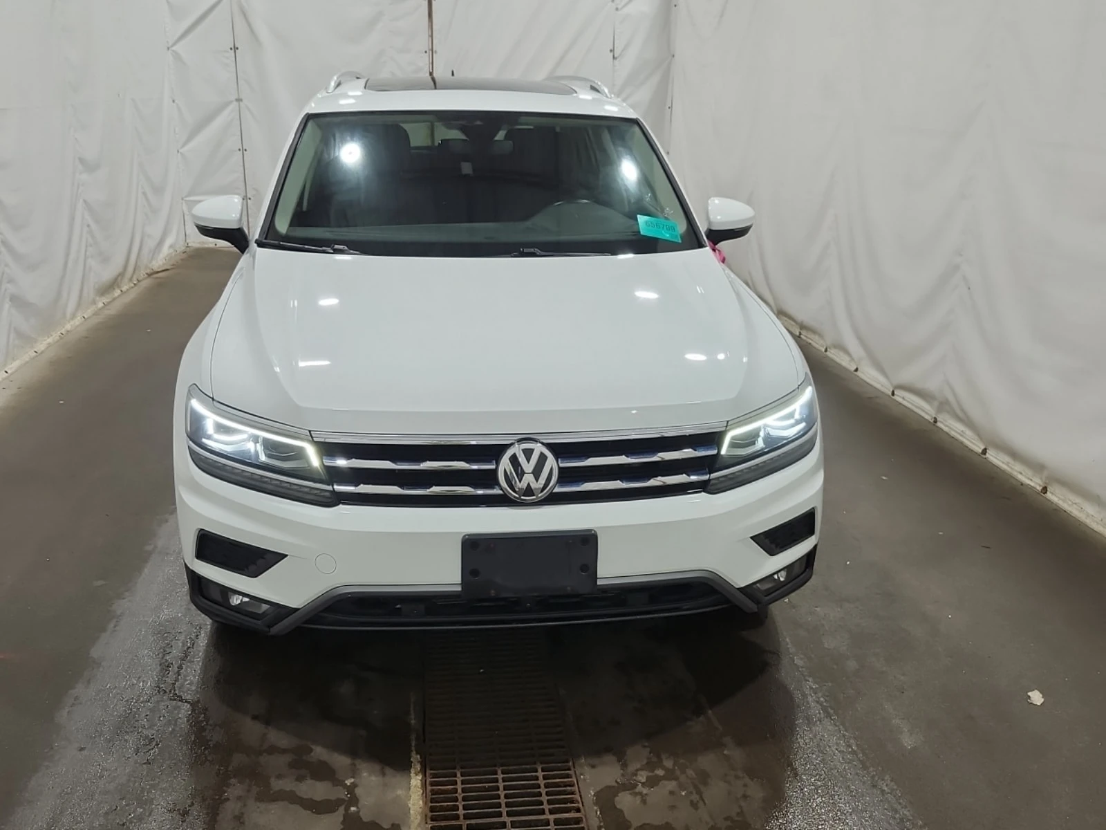 VW Tiguan / HIGHLINE / ПАНОРАМА / 2 КЛЮЧА / CARFAX , снимка 6 - Автомобили и джипове - 56114747